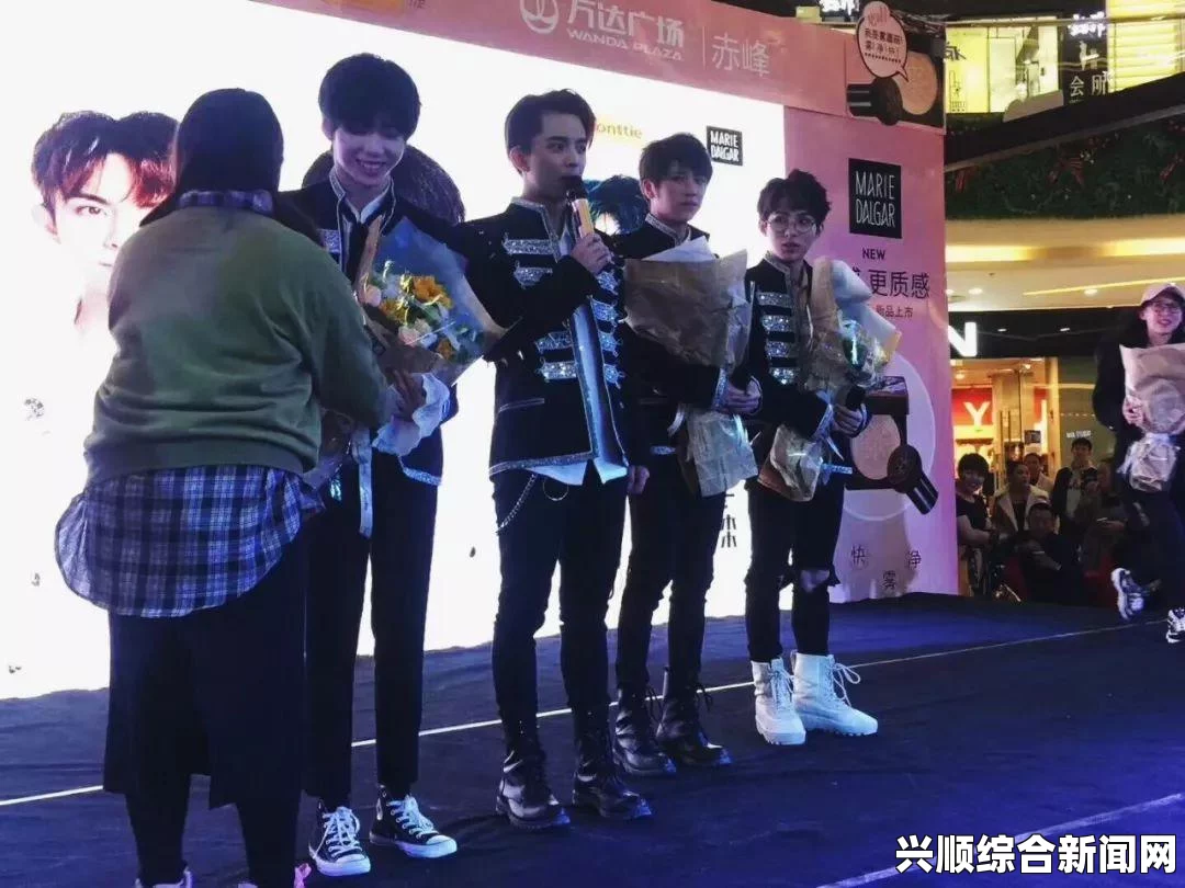 探索黑色细蘑菇的神秘世界：在光影交错中发现其独特魅力与生态奇观