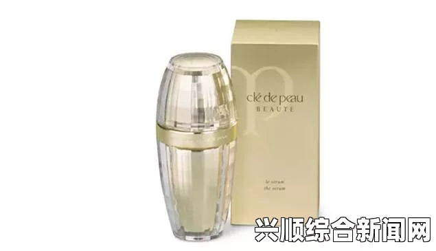 白丝脚上的浓浓的精华液：细腻滋润，犹如晨曦中的露珠，唤醒肌肤无限柔滑与光彩诱惑。