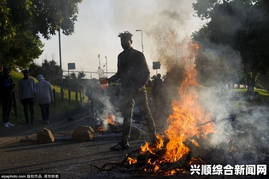 南非西北大学爆发暴力示威，放火烧校园现场图片曝光（组图）