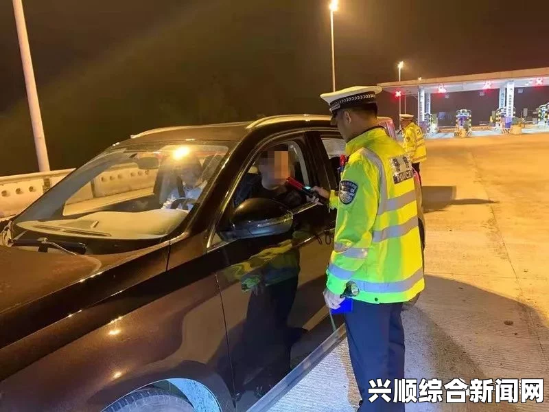 日游客与美警察上演追逐战，场面紧张刺激，多辆警车投入追逐