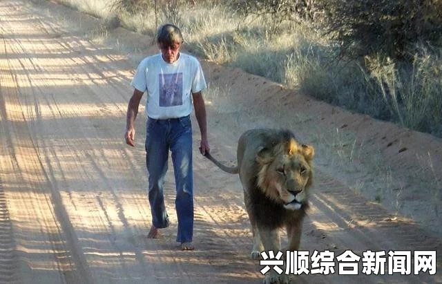 雌狮窜出与女游客大拥抱 丈夫拍下罕见亲密瞬间