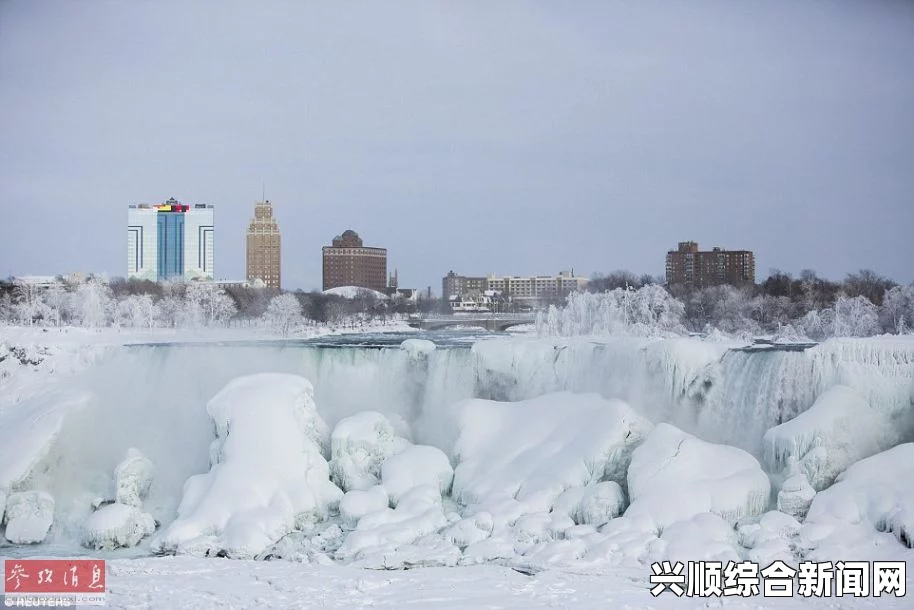 强暴风雪再次袭击美国，尼亚加拉瀑布结冰的壮丽景象