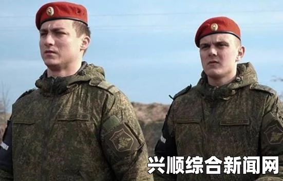 克里米亚军事基地大门紧闭，武装人员外围巡视