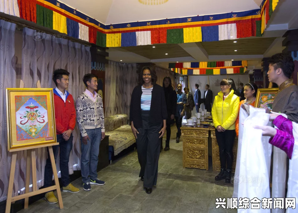 米歇尔一行在成都藏餐馆用餐获热烈欢迎，当地人以哈达献礼