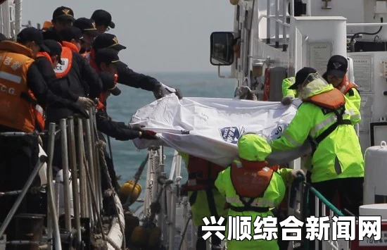 韩国载数百人沉船事故最新消息，救援行动持续进行中，已成功救助超过一百人（图文报道）
