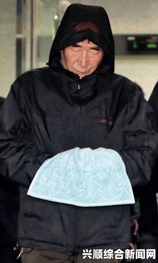 韩国沉没客轮船长李俊松道歉，面对警方提问情绪失控
