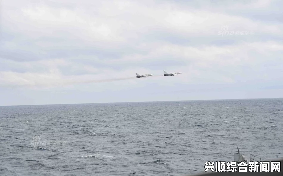 俄军苏-24战机在黑海多次贴近飞越美军宙斯盾驱逐舰