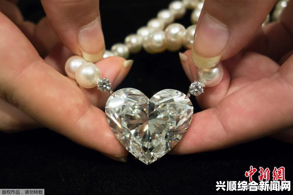 世界最大蓝钻石以天价2400万美元拍卖，重量达13.22克拉（图）