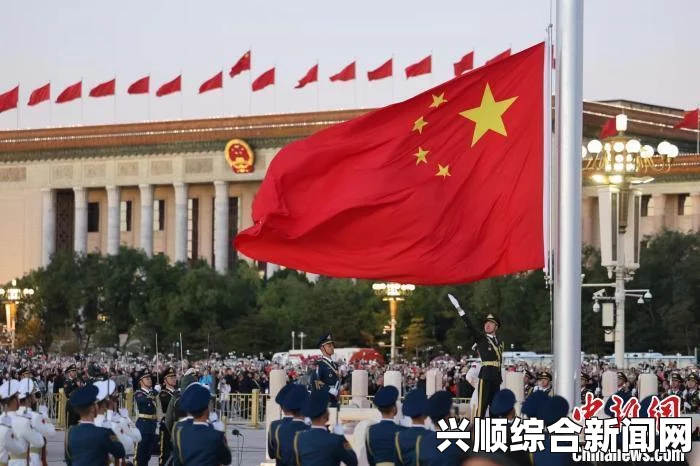 中国万人旅行团在美国高唱国歌，五星红旗飘扬升空