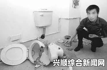 美国男子如厕时惊现1.2米长毒蛇环绕马桶上