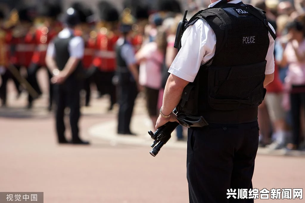 英国两女警赴化妆舞会遭遇劫匪，英勇制服歹徒的卡通瞬间（图）