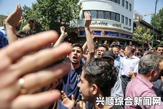 一架小型客机在伊朗首都坠毁，伤亡情况不明