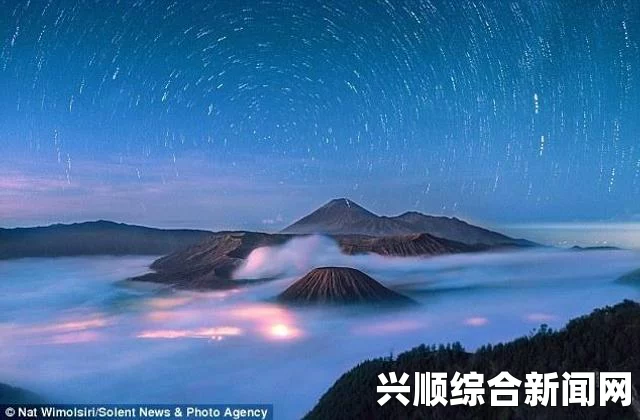 印尼婆罗摩火山顶云雾缭绕，宛若仙境