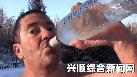 挪威男子挑战极限，冰桶挑战载满冰水瞬间冻结体验