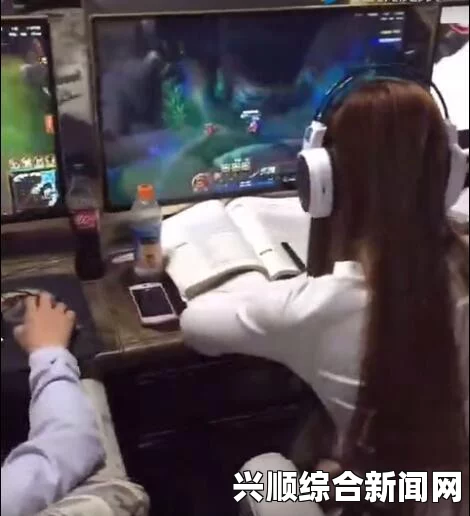 LOL美女网吧劲舞秀，游戏与美感的激情碰撞