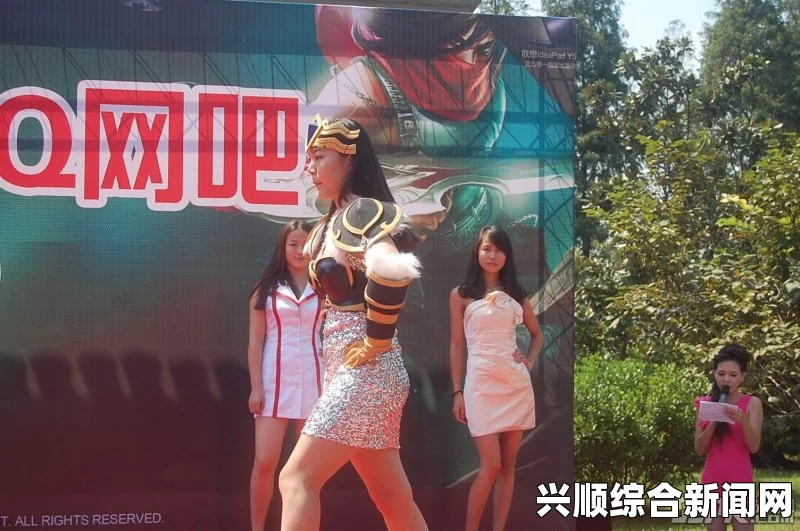 LOL美女网吧内跳劲舞，游戏与美感的完美结合