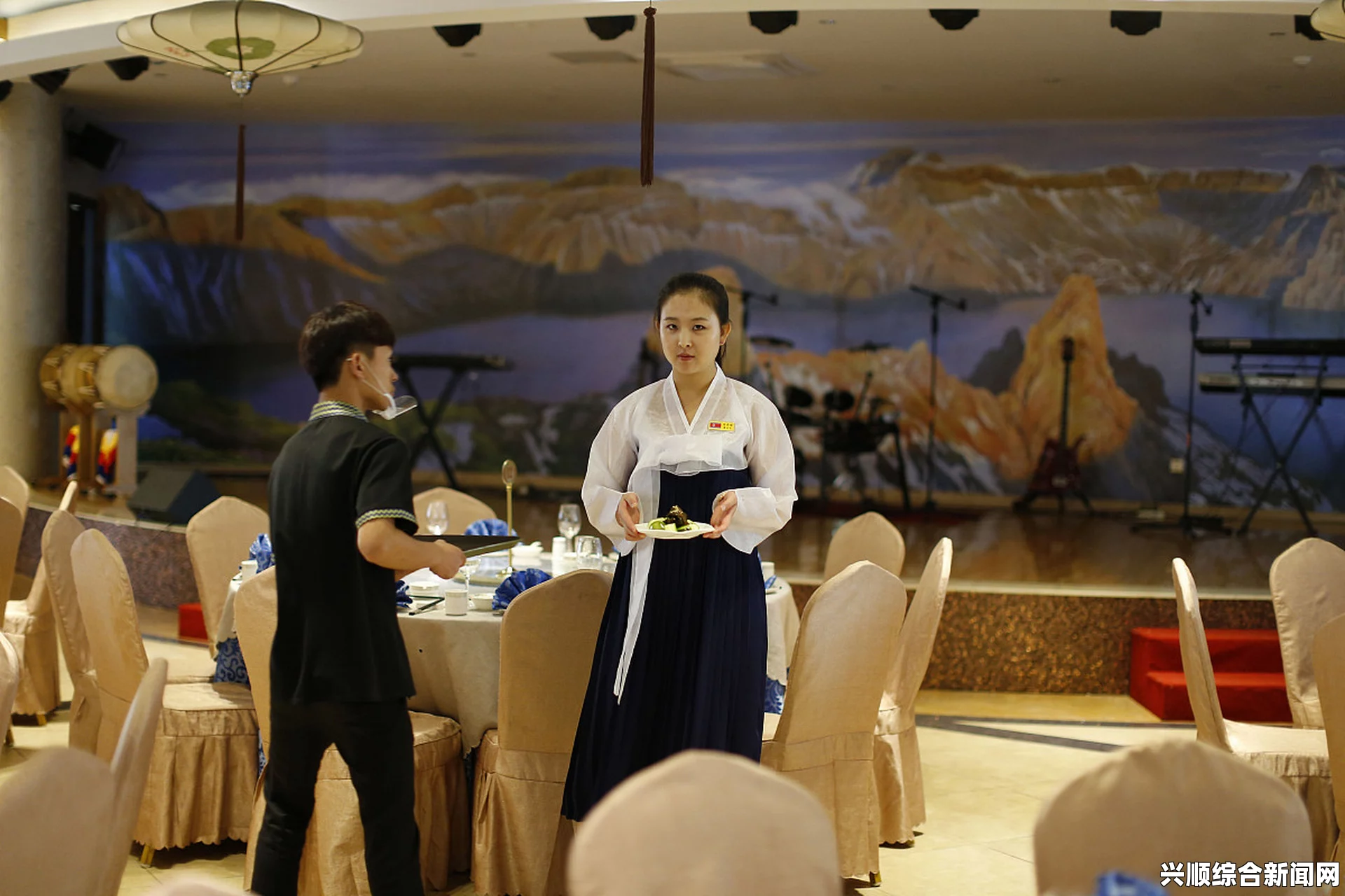 延吉市国际酒店朝鲜餐厅女服务员日常工作与生活纪实